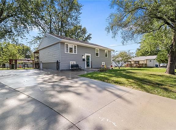 3rd image of 18505 E Cheyenne Dr