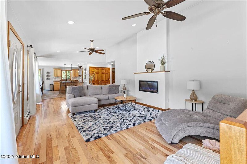 3rd image of 1300 Burgoyne Avenue