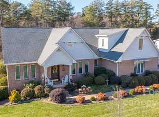 38 Par Dr, Granite Falls, NC 28630