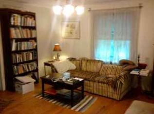 900 Forest View Dr, Richmond, VA 23225