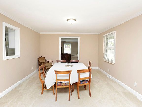 4th image of 148 Carolyn Ln