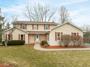 6320 Coachlight Rd, Crystal Lake, IL 60012