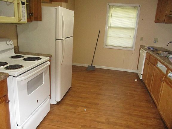 4th image of 271 E Valley Dr