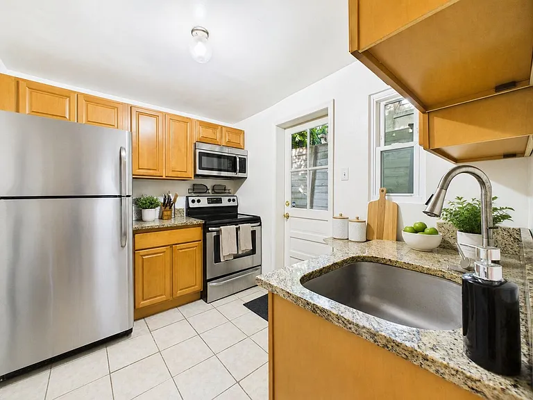 2429 Olive St — Photo 21