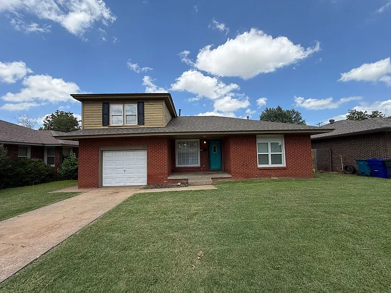 221 E Kerr Dr — Photo 3