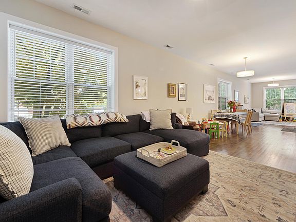 5th image of 3456 N Hoyne Ave #2F