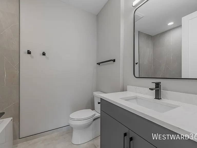 3555 N Neenah Ave #2N — Photo 16