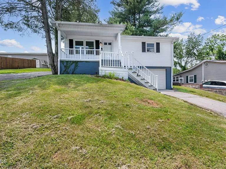 15 Holmes St — Photo 1