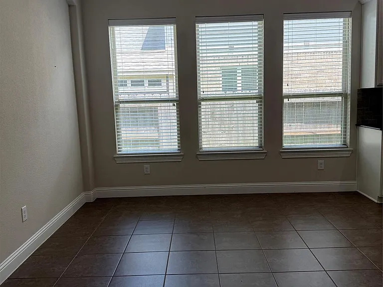 10206 S Goshawk Trl — Photo 4
