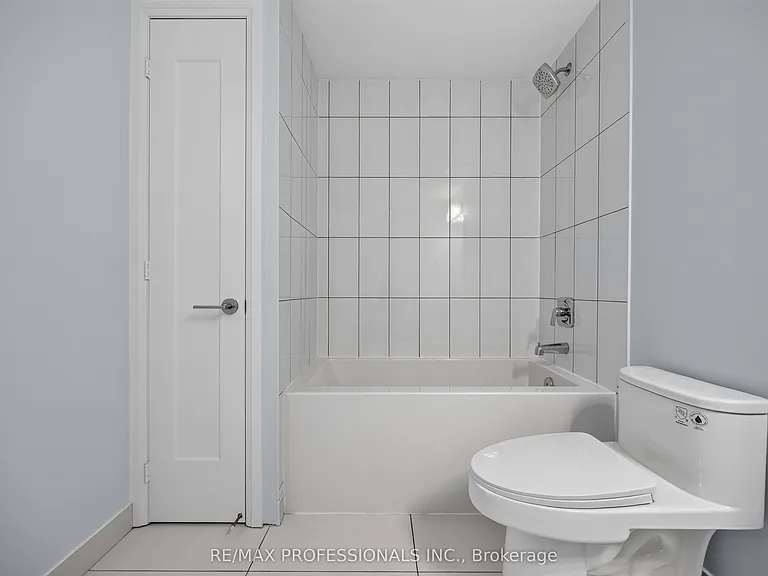 9000 Jane St #522 — Photo 21