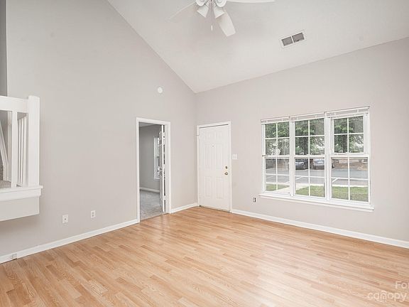 5th image of 7633 Petrea Ln