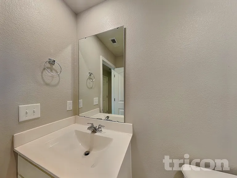 145 Bounding Ln — Photo 14