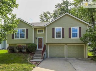 208 Carriage Xing, Lansing, KS 66043