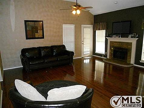 3rd image of 3318 Westhoff Dr