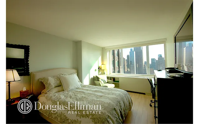 Rented by Douglas Elliman | media 29