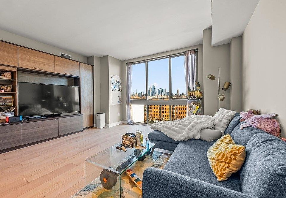 1st image of 800 Jackson St APT 707