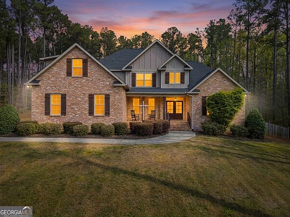 3rd image of 151 Kyndall Ln