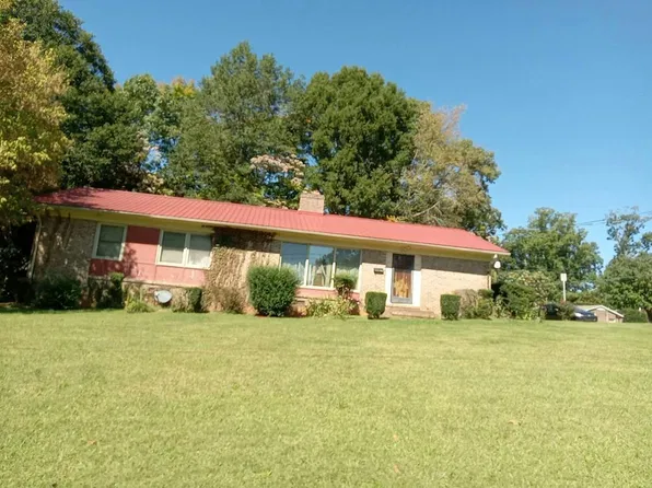 651 7th Ave SE, Hickory, NC 28602