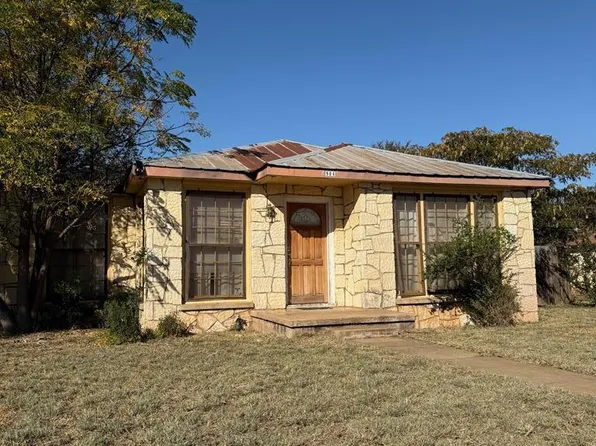 904 W College Ave, Mason, TX 76856