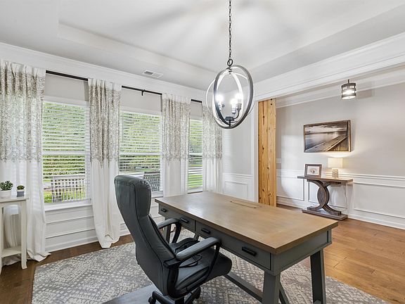 4th image of 111 Waterford Cir