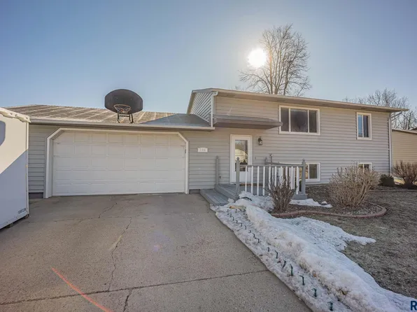 700 S Nicholas Ave, Brandon, SD 57005