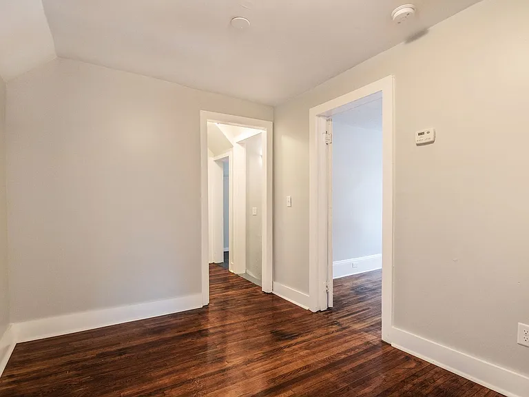 800 Clancy Ave NE — Photo 3