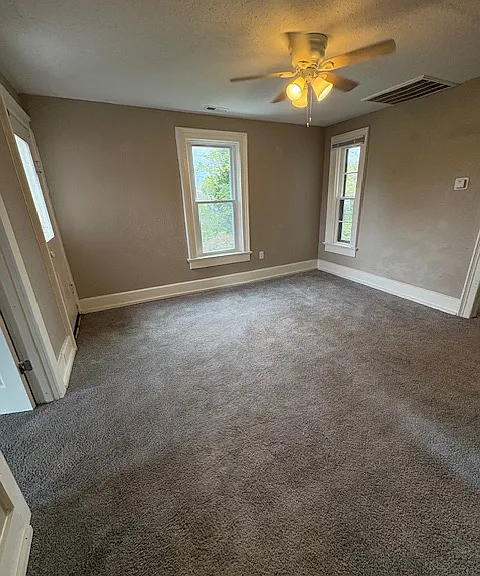 821 Vinton St — Photo 8