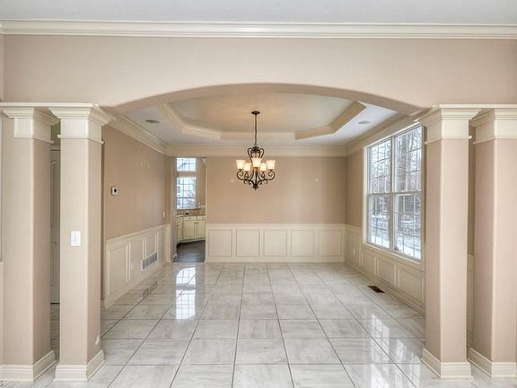 3rd image of 30842 Kilgour Dr
