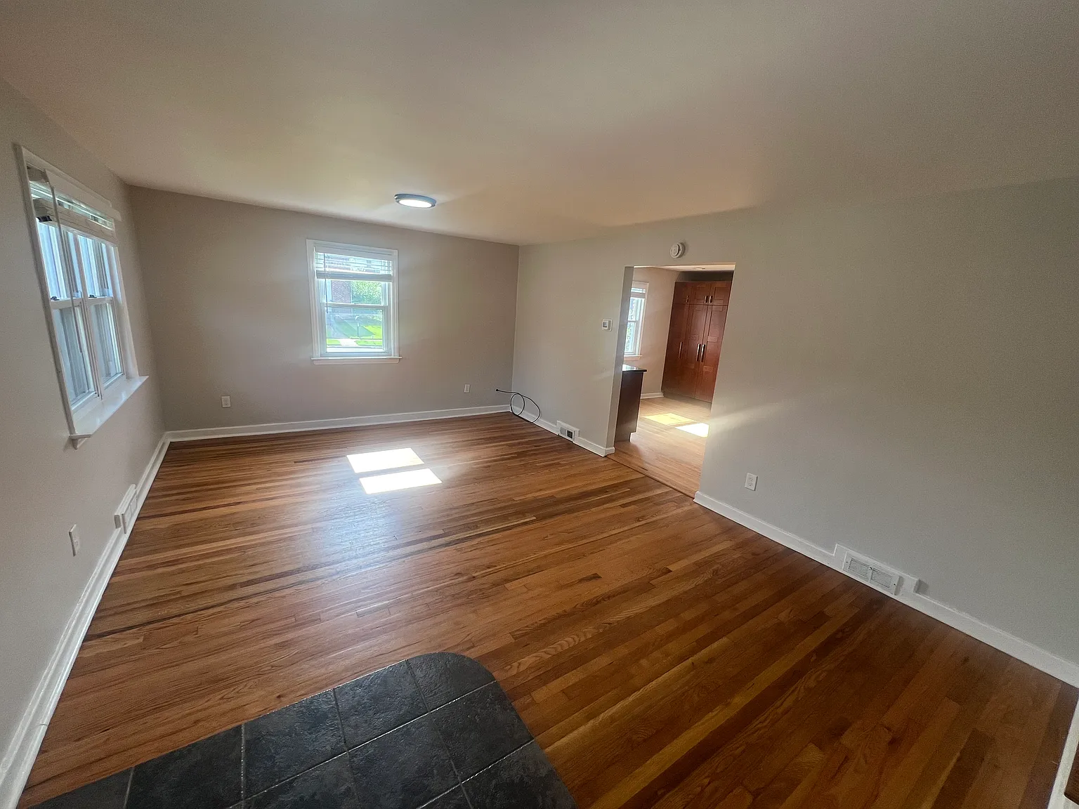 3 bed, 1500 sqft, $2,075 — Photo 2