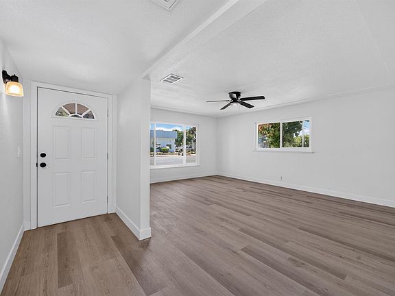 4th image of 210 Sunnyside Ave