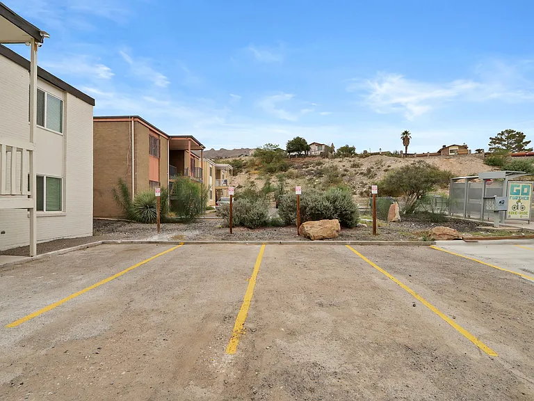 Exterior & Parking