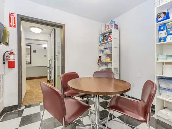 1175 York Avenue image 7 of 12