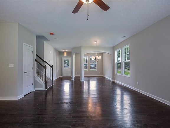 5th image of 4528 John St
