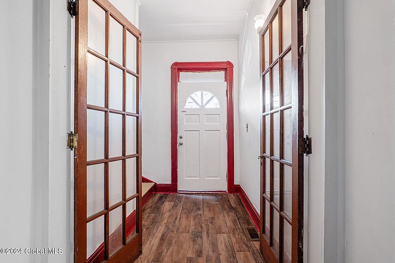 3rd image of 1524 Devine Street