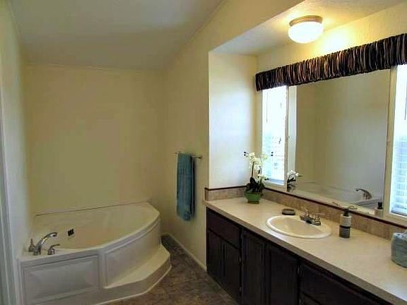 5th image of 8418 Montgomery Cir #8418