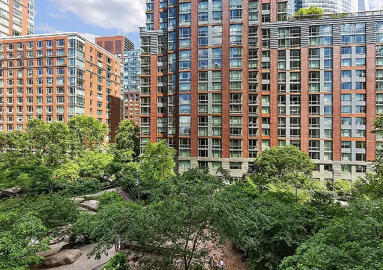 20 River Ter #8B — Photo 8