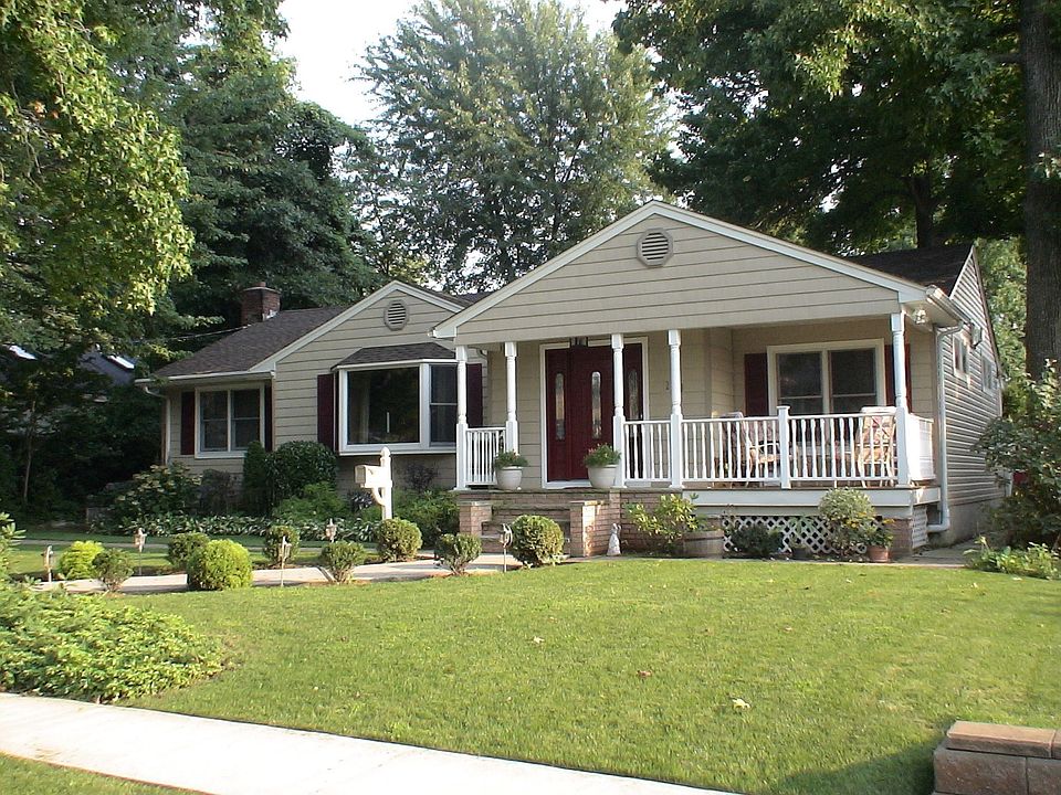 1st image of 210 Auburn Ave