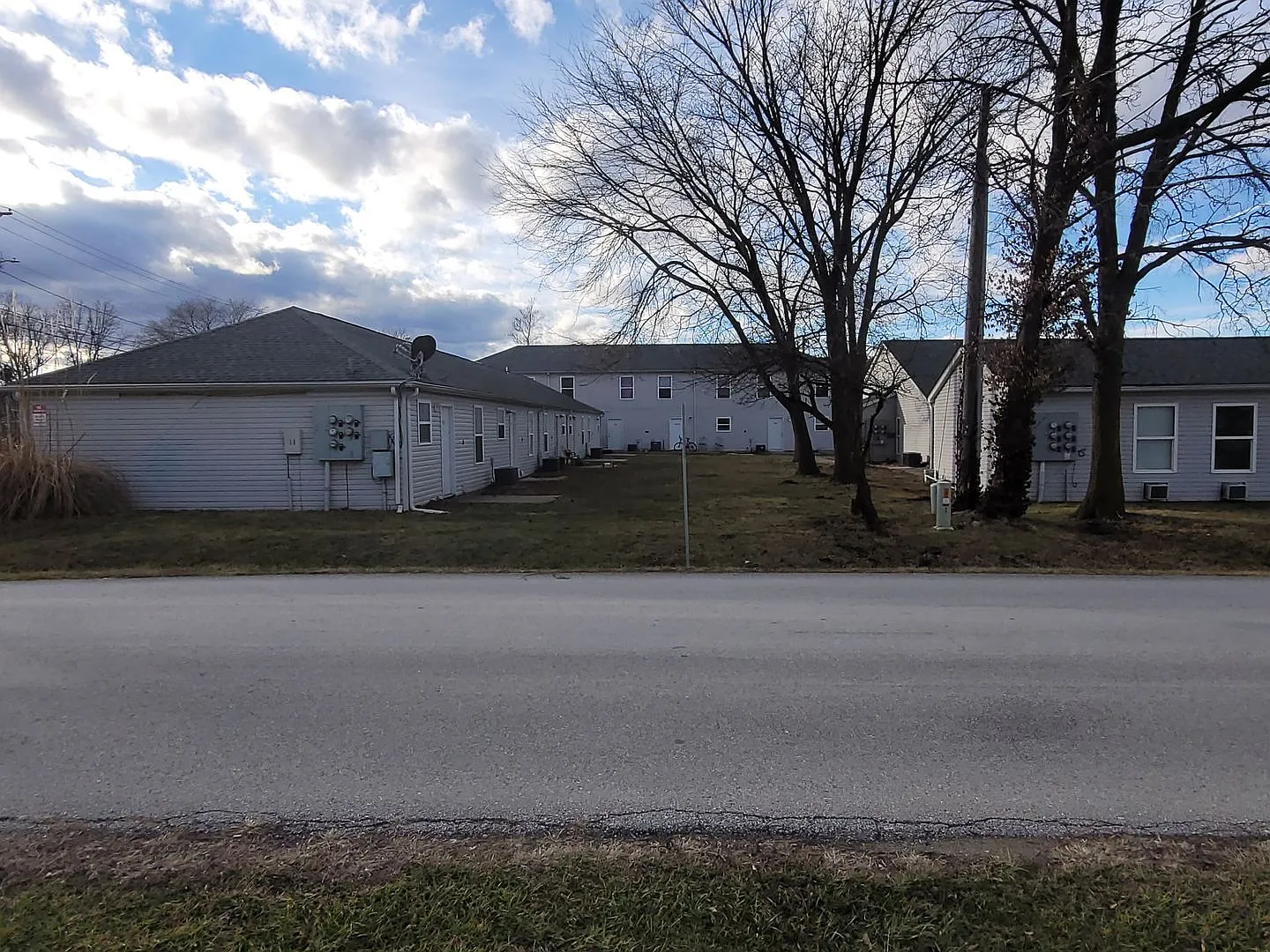 Bruer Park Gardens Apartments - Truesdale MO — Photo 2