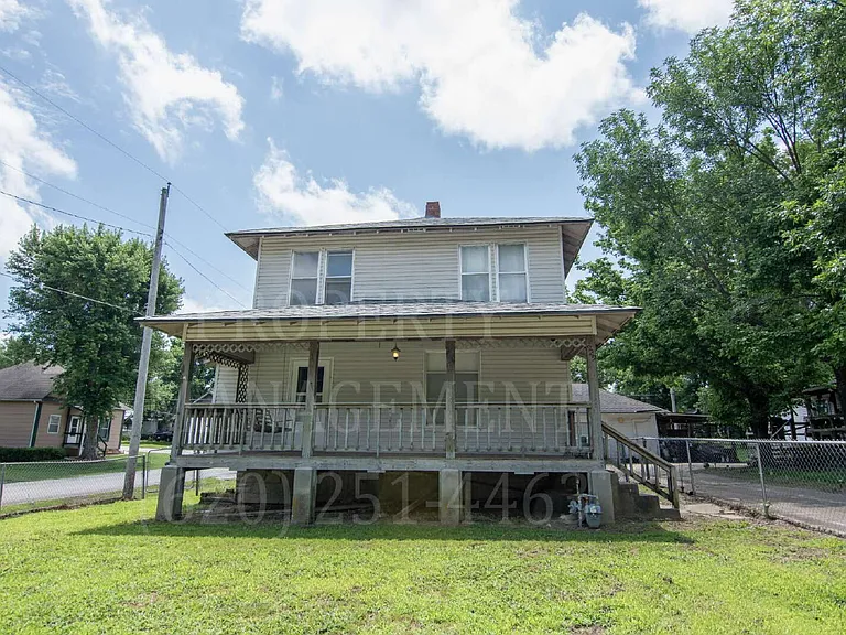 929 E Myrtle St — Photo 14