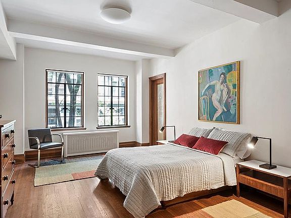 5th image of 50 E 10th St Unit 2G