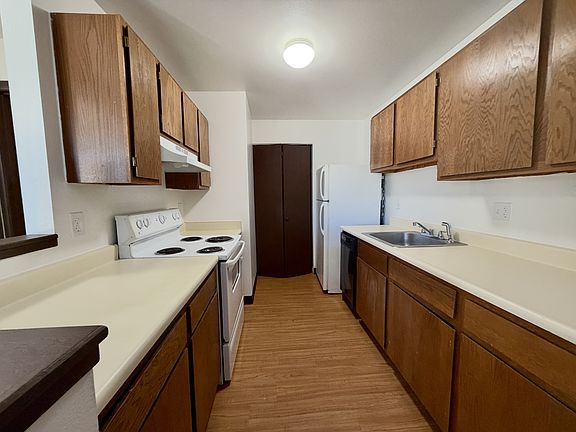 5th image of 4501 Boardwalk Dr #R