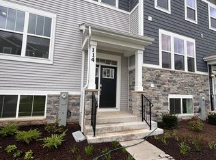 114 Harvest Ln, West Dundee, IL 60118