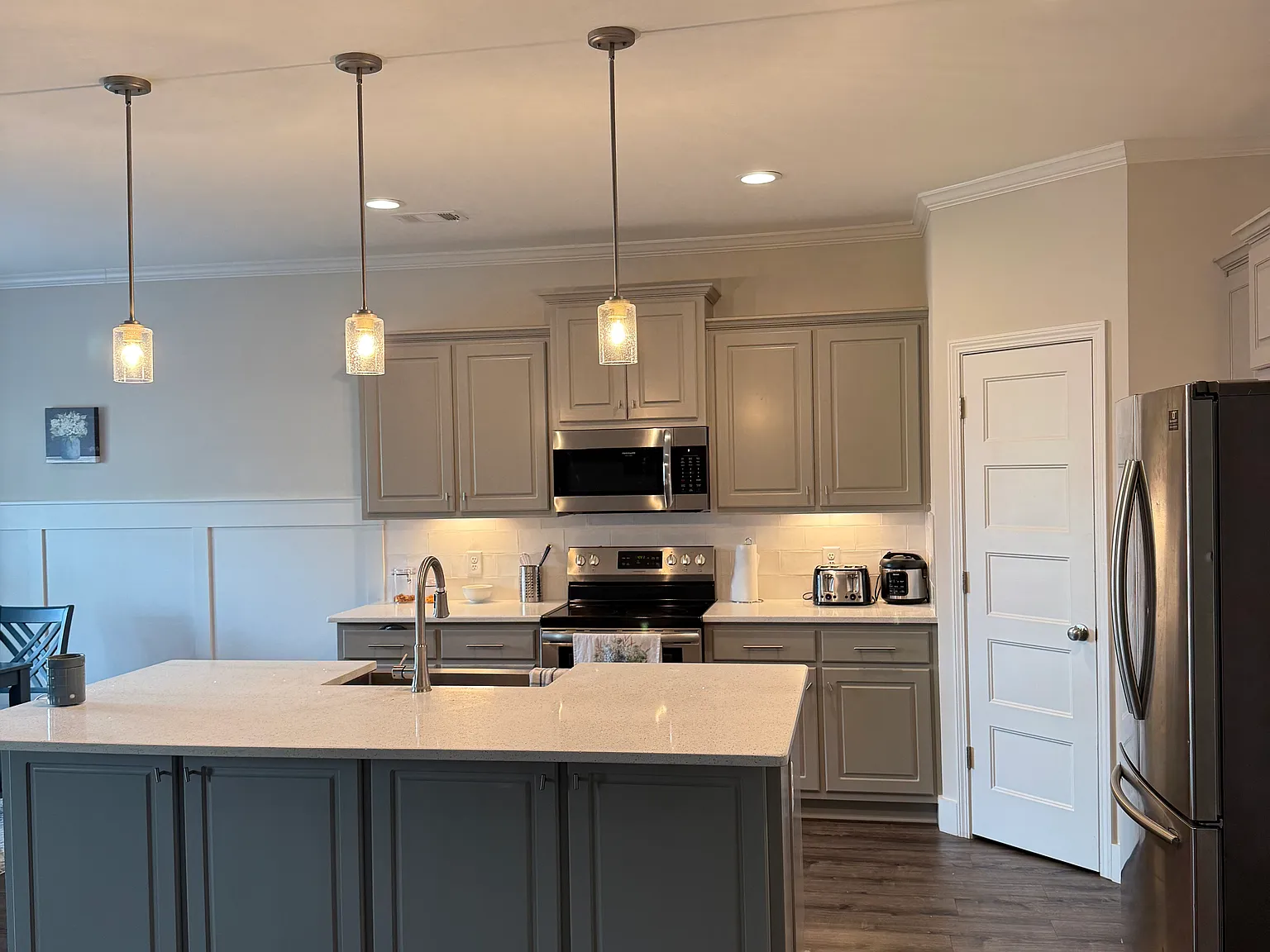 3 bed, 2105 sqft, $2,400 — Photo 4