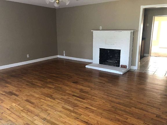 3rd image of 2915 Planters Dr