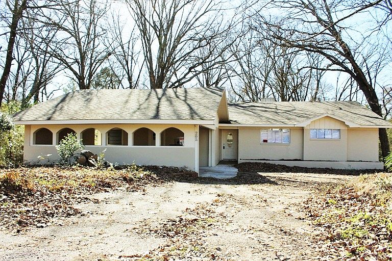 1st image of 205 Sunny Ln