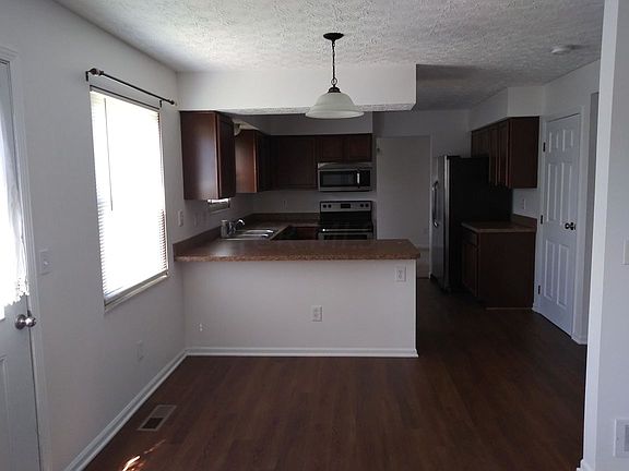 3rd image of 839 Caroway Blvd