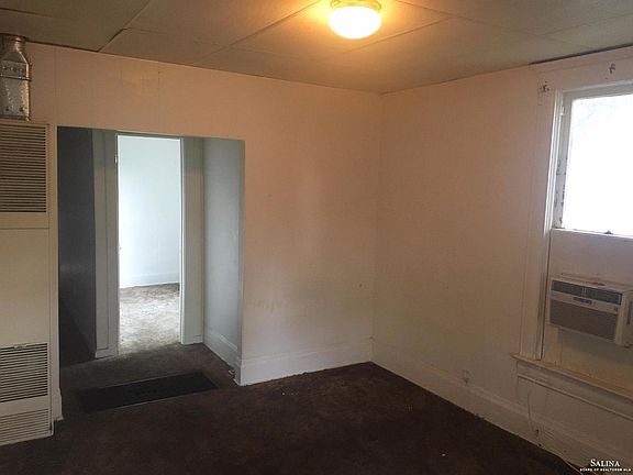 2nd image of 913 University Pl