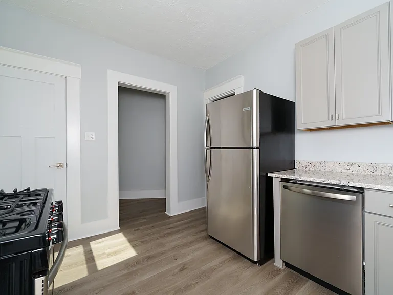 329 W 21st St — Photo 12