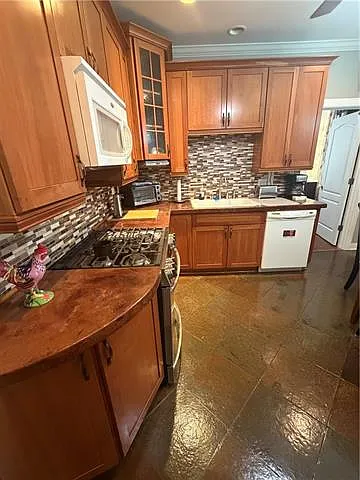804 Pontalba St — Photo 4