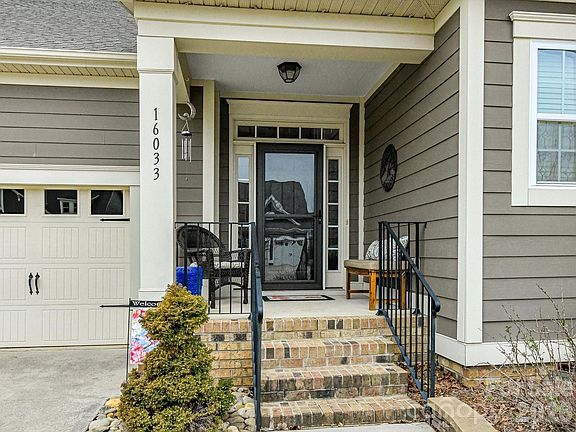 5th image of 16033 Oxford Glenn Dr